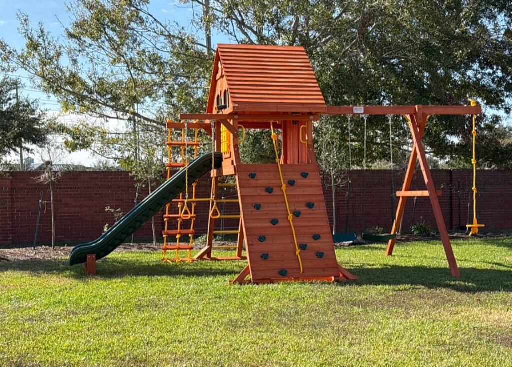 Pearland TX 1 Tree Frogs Swing Sets Install